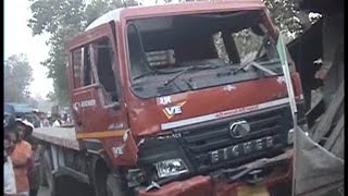 ढाबे में ताश खेल रहे लोगों पर चढा ट्रक, 2 की मौत
