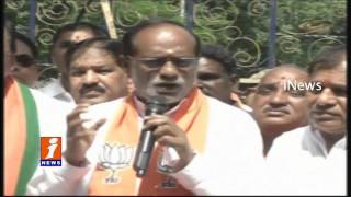 BJP Leaders Stages Dharna at GHMC Office On Double Bedroom Scheme | iNews