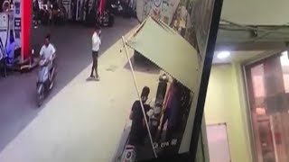 स्कूटी से नगदी लेकर फरार हुए चोर, CCTV में कैद वारदात
