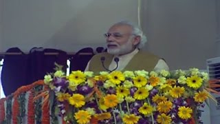 We have taken initiative to distribute free LPG connection to 5 cr BPL holders: PM Modi