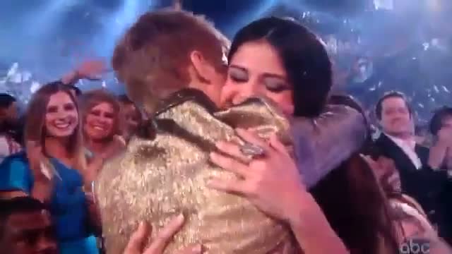 Justin Bieber Kisses Selena Gomez at Billboard Music Awards
