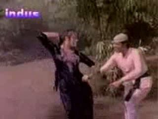 Gore rang pe na itna gumaan kar video song from the movie  Roti in 1974