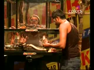 Khatron Ke Khiladi (KKK ) Season 4 Torchaar Episode 5 - Aashka defeats the fear of snakes (Part 12 Of 17)