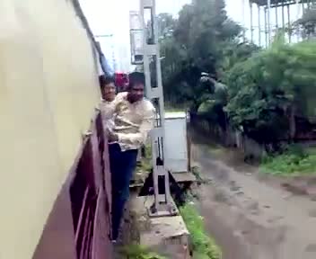 Train Stunts in Mumbai Local Train Must Watch