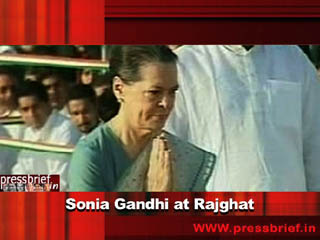 Sonia Gandhi at Rajghat, 2nd October 2011