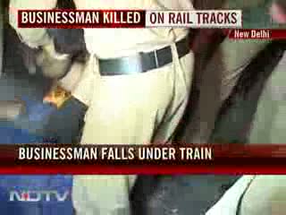 Man dies, he was trapped under train at Delhi station