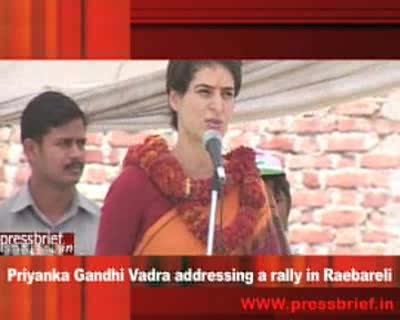 Priyanka Gandhi addressing a rally in Raebareli_23 April 2009