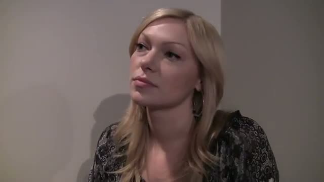 Laura Prepon Talks - Are You There, Chelsea?