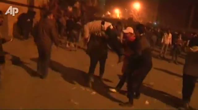 Cairo Clashes Extend Into Night