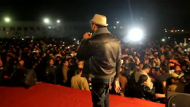 Yo Yo Honey Singh and Mafiamundeer Live Performance at Deen Dayal Upadhyaya College Delhi - Part 2