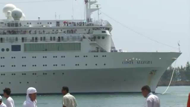 Stricken Italian liner docks in Seychelles