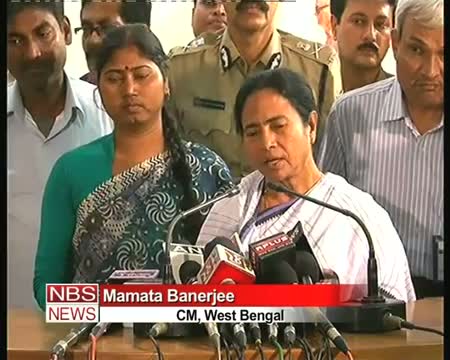 Maoists Suchitra Mahato surrenders before Mamata Banerjee