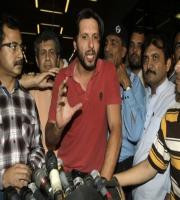 Who Man Was Beaten by Shahid Afridi On Karachi Airport video