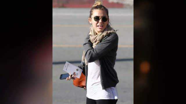Miley Cyrus out for Lunch with friends (March 20 , 2012)