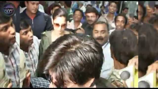 Katrina Kaif & Shahrukh SNAPPED at airport video
