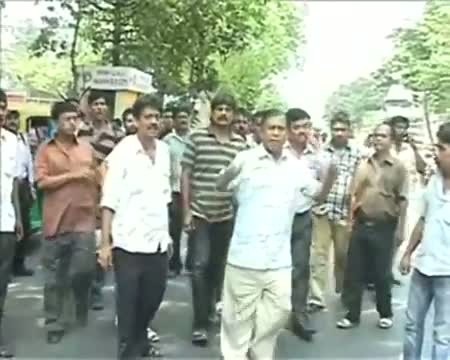 TMC workers thrash auto driver in Kolkata