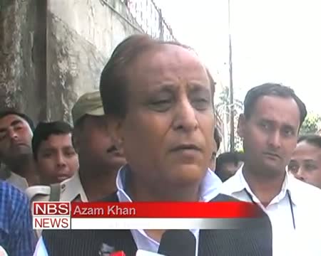 Azam Khan hits out at Bukhari for retuning ticket