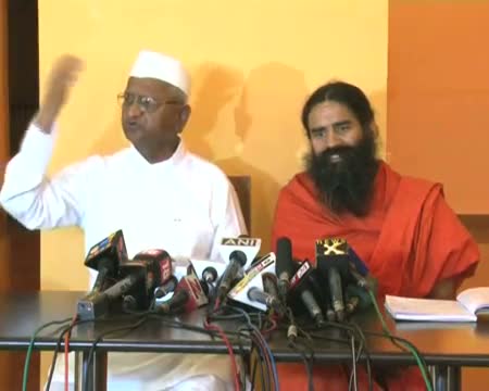 Anna, Ramdev vow to fight for strong Lokpal