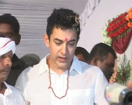 Aamir Khan fulfils his promise to rickshaw puller