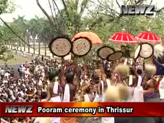 Kerala : Thousands witness Thrissur Pooram