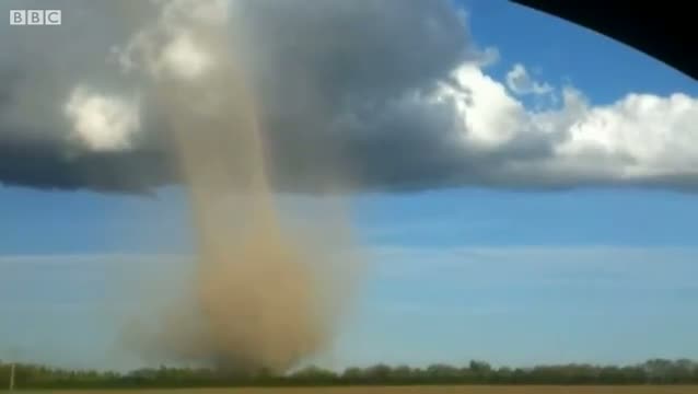 Tornado filmed in southern France 2012