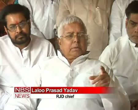 Laloo gives political hue to Nitish Modi handshake