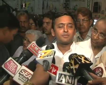 Akhilesh at his wits' best with media men