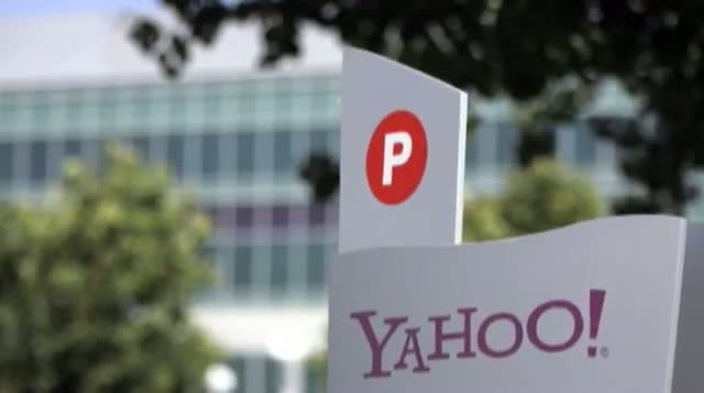 Yahoo Kicks Out CEO Scott Thompson