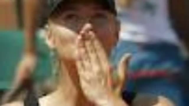Maria sharapova Beats Shuai Peng