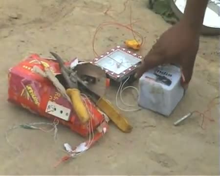 Patna Live bomb found on road, diffused