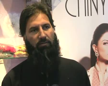 Pakistani fashion brands huge hit in Kashmir