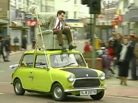 Mr Bean Driving on roof of car - Mr Bean fährt auf dem Dach seines Autos