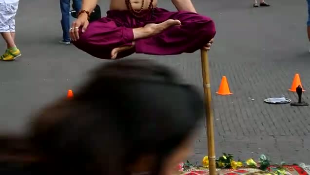 Magician Ramana Impossible Balance (Indian Magic) in Leidseplein, Amsterdam