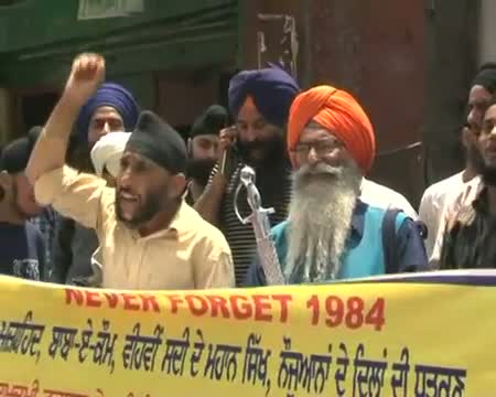 Sikhs demand ban on Kuldip Nayar's book