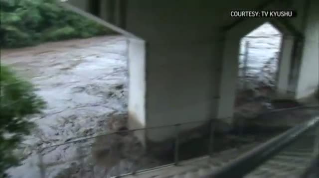 Floods in Japan Kill 26, Thousands Still Cut Off