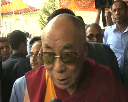 Resolve issues peacefully Dalai Lama to Kashmiri youths