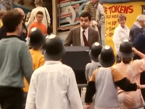 Mr Bean - Wins a goldfish - Mr. Bean gewinnt einen Goldfisch