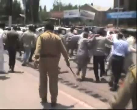 Protesting govt employees detained in Srinagar
