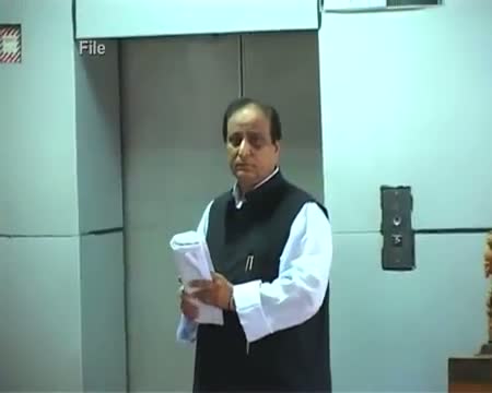 Miffed Azam Khan offers to quit