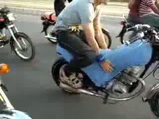 Amazing bike stunts in karachi no 1 bike rider
