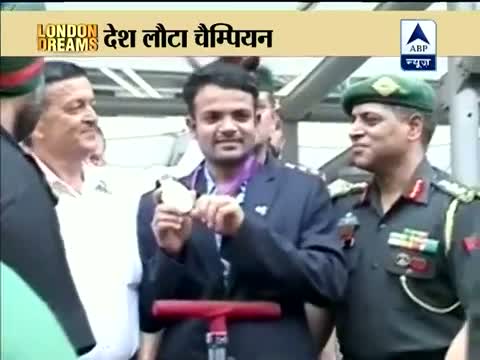 Silver Medallist Vijay Kumar Returns to Rousing Welcome