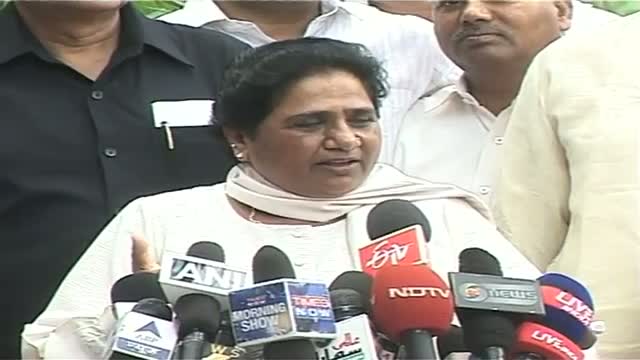 Mayawati targets SP for damage of statues