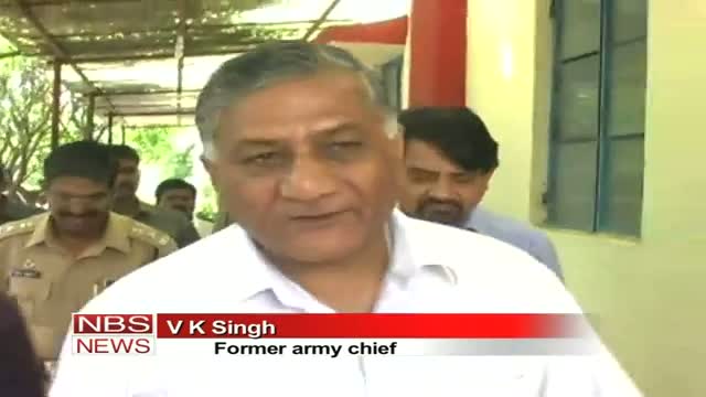 V K Singh visits Ralegaon, meets Hazare