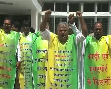Jharkhand MLA rips off shirt in Assembly