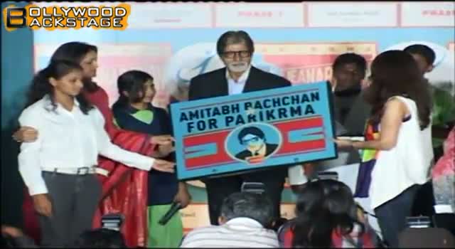 Amitabh Bachchan DONATES JEANS for charity