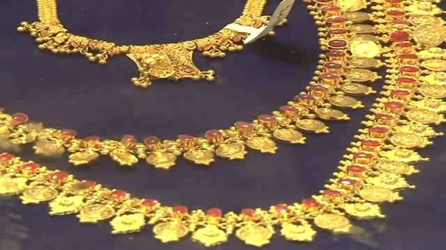 Gold futures climb record high of Rs 32,758