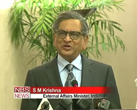 Krishna shies away from committing on PM's visit to Pak