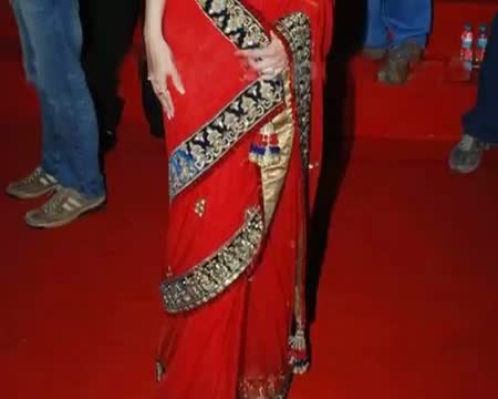 Bebo to don red sari for reception