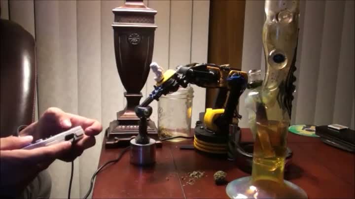 Robot Arm Packs Bong