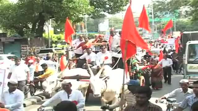 Shiv Sena dares Mamata to withdraw support from Centre